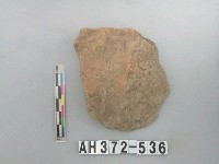 藏品(灰褐色夾砂硬陶片)的圖片